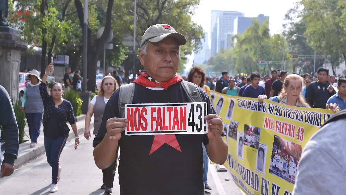 MARCHA AYOTZINAPA alejandro aguilar(3)